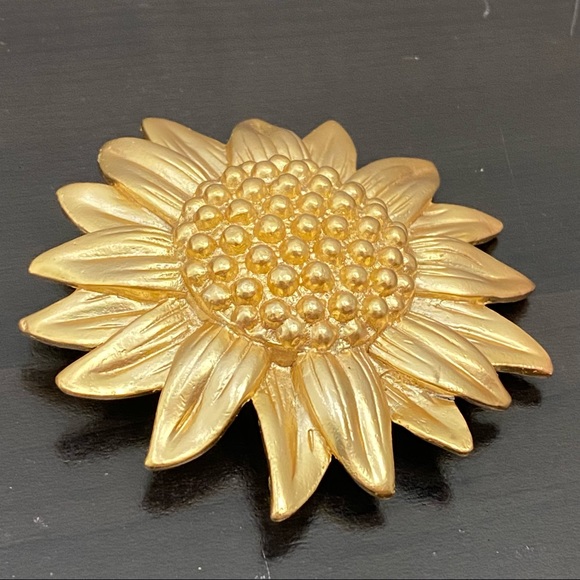 Vintage Unsigned Large Sunflower Gold-tone Brooch New (Old Stock) - Picture 4 of 11
